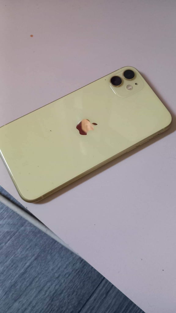 iPhone 11 yellow £120