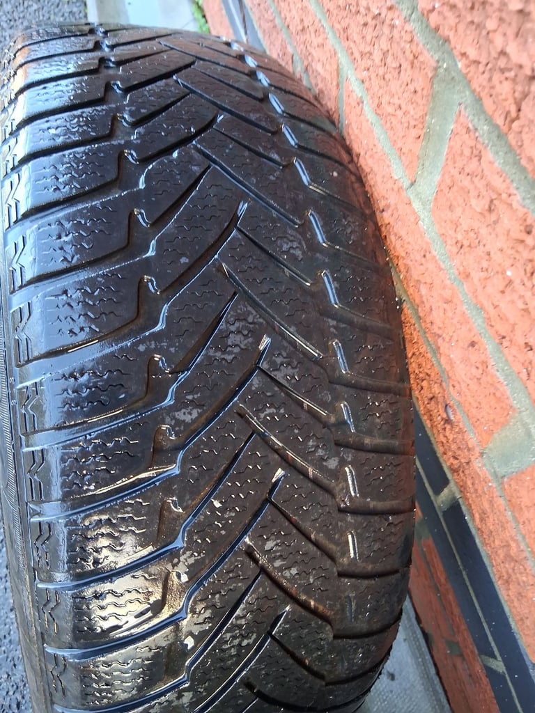 Set of 4 bmw wheels tyers. £200.00 
