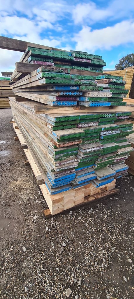 Timber scaffolding boards 