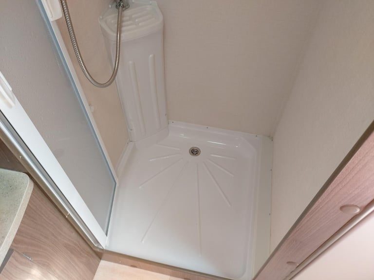 2016 Lunar Venus 460 2 Berth End Washroom Caravan