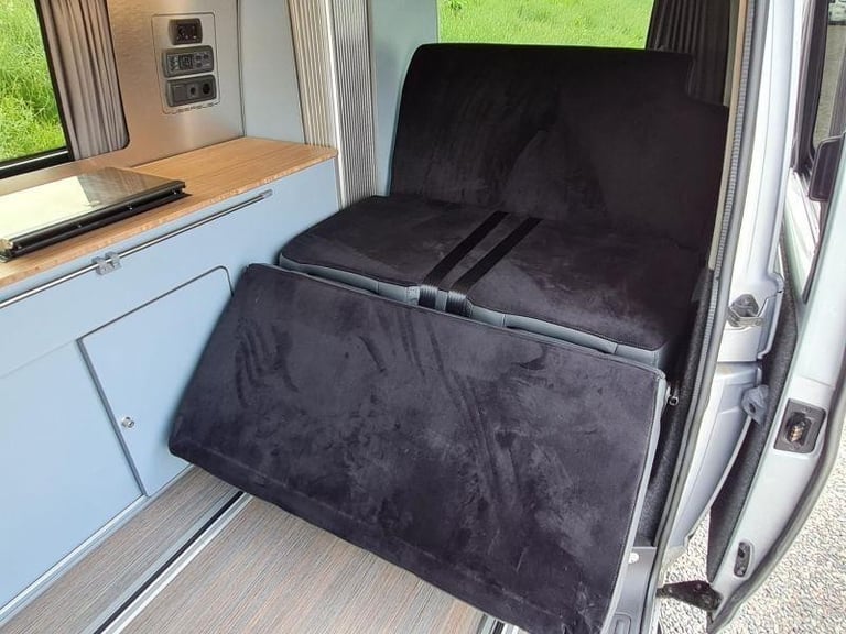 Volkswagen VW Transporter Uberbus Campervan