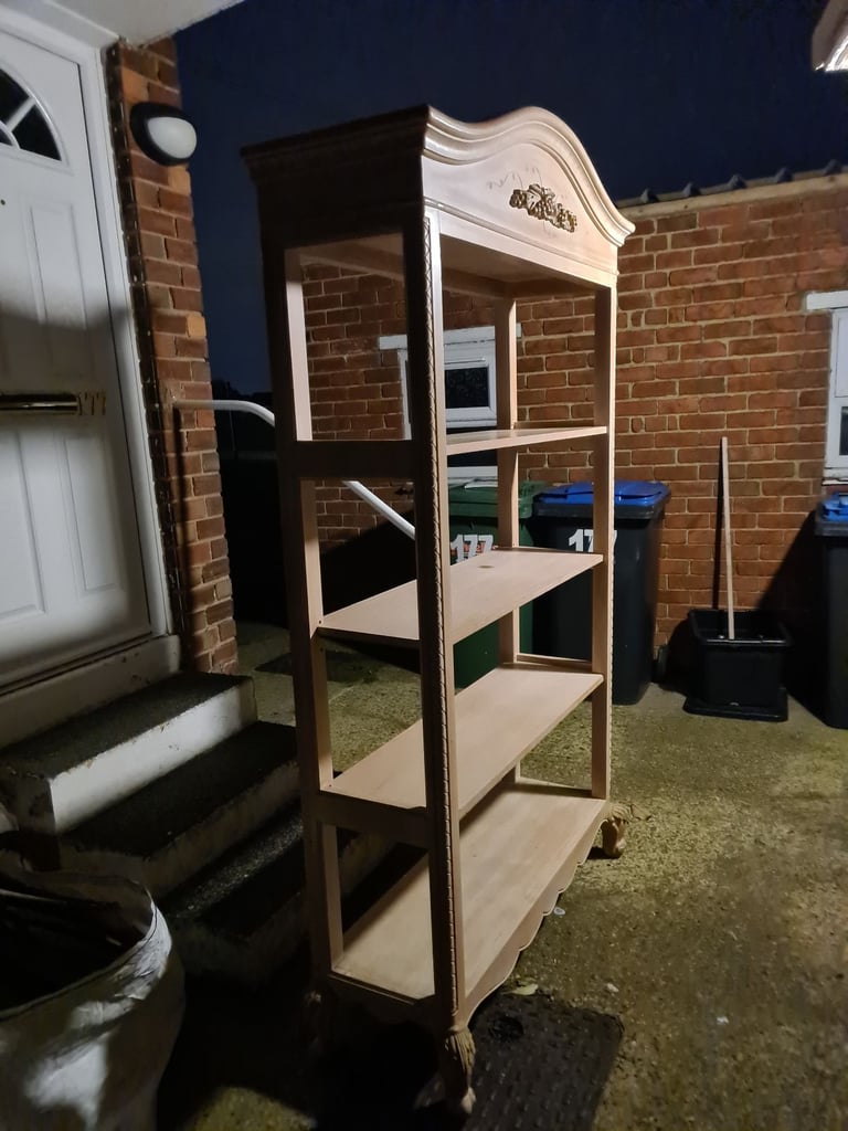 Stunning set of shelvs and table