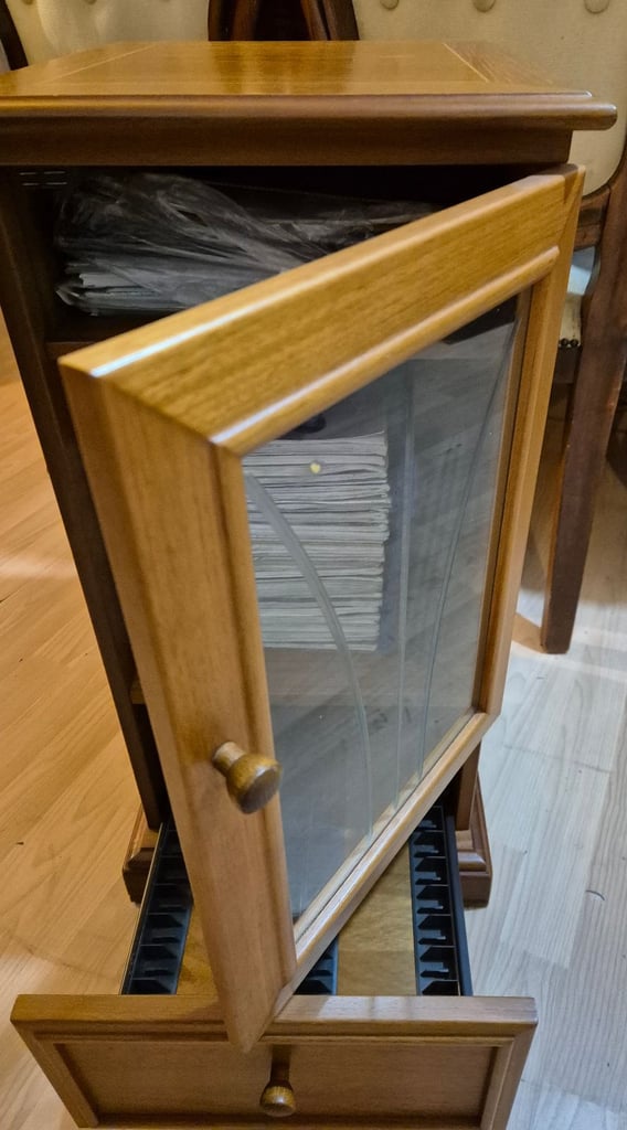 MEDIA CABINET/BEDSIDE TABLE. 