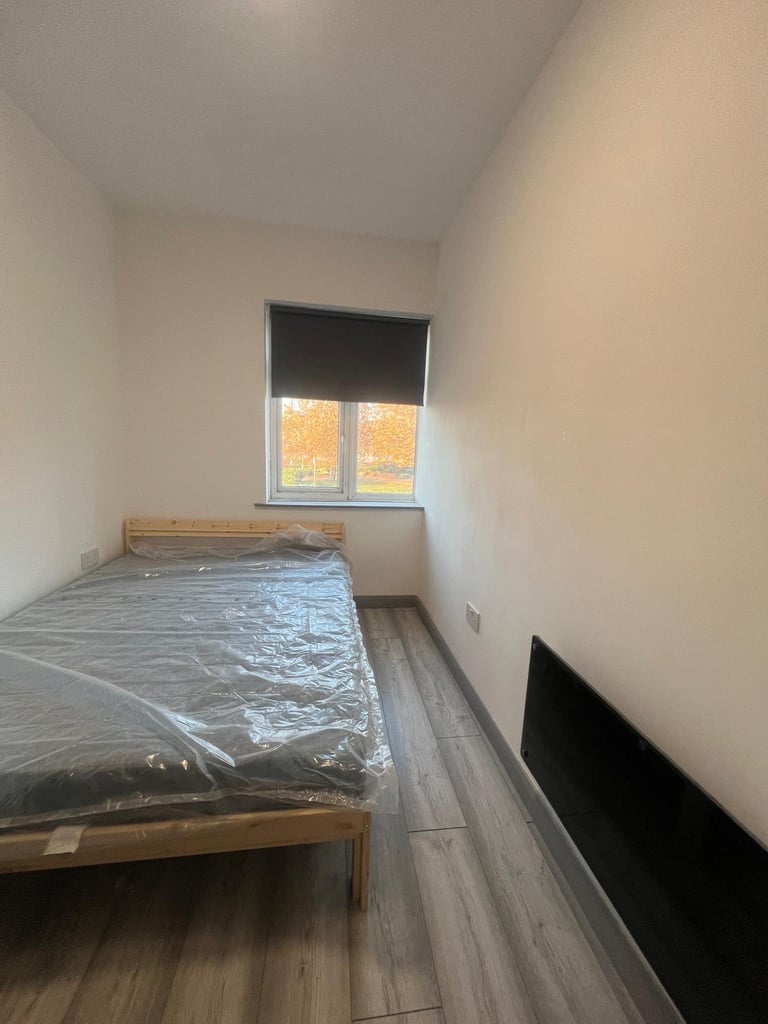 Room in Slough SL15PR