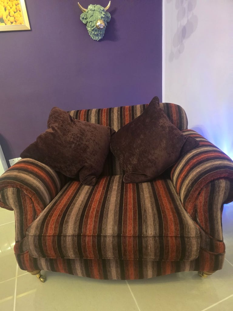 4 seater suite and snuggle chair