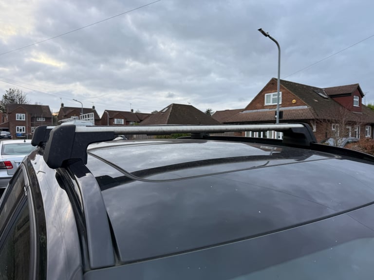 Volvo branded roof bars XC40