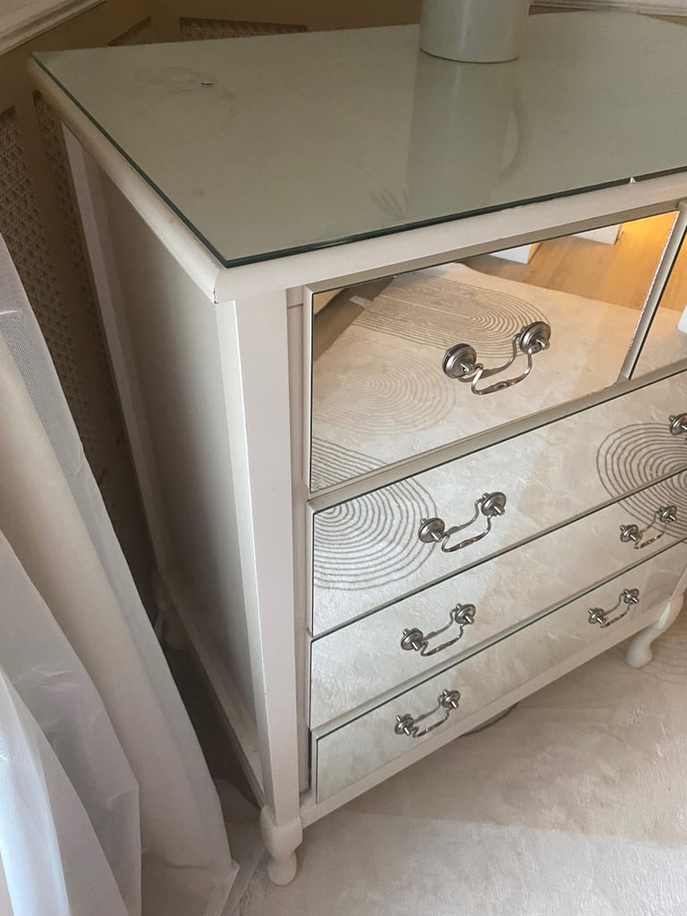 image for Free mirrored Chest of drawers 