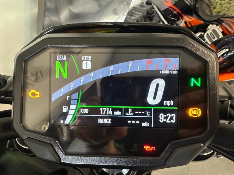 KAWASAKI Z650-1 OWNER-TAIL TIDY-RandG BUNGS-KAWASAKI WARRANTY