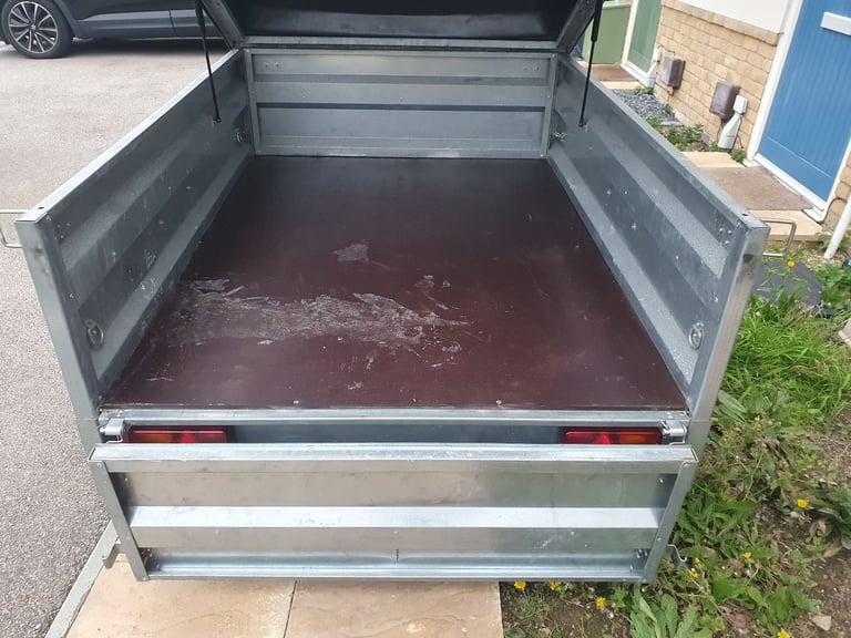 Lider Seville trailer with lockable hard top and load bars 