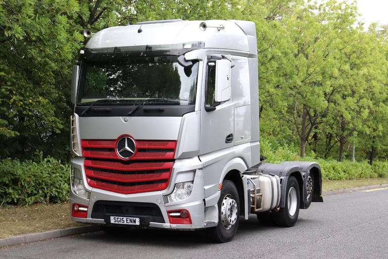 MERCEDES ACTROS 2548 STREAMSPACE 6X2 REARLIFT TRACTOR (2015)