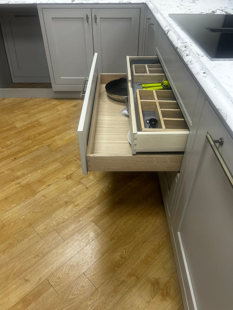 Ex display Second Nature Clarendon inframe kitchen units