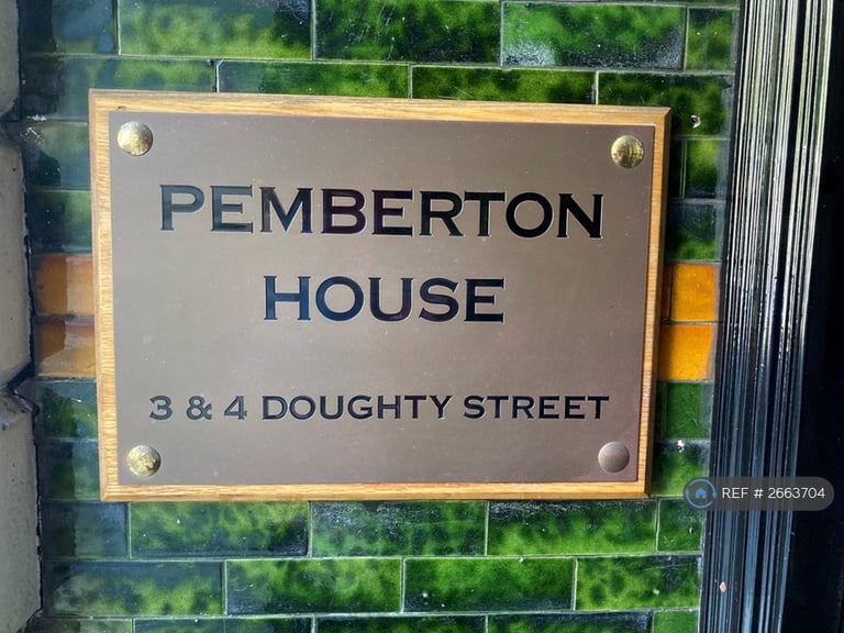 2 bedroom flat in Doughty Street, London, WC1N (2 bed) (#2663704)