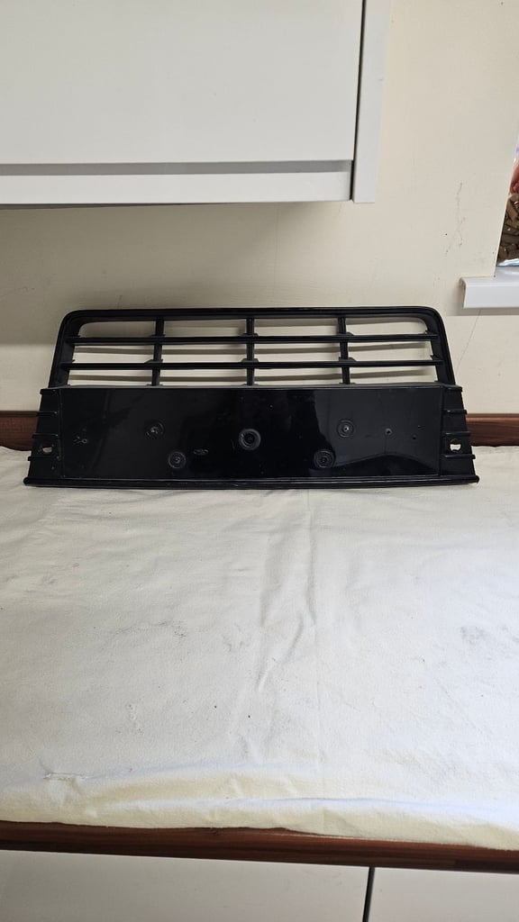 GENUINE FORD FOCUS MK3 TITANIUM X FRONT GRILLS AND BOTTOM GRILLS 