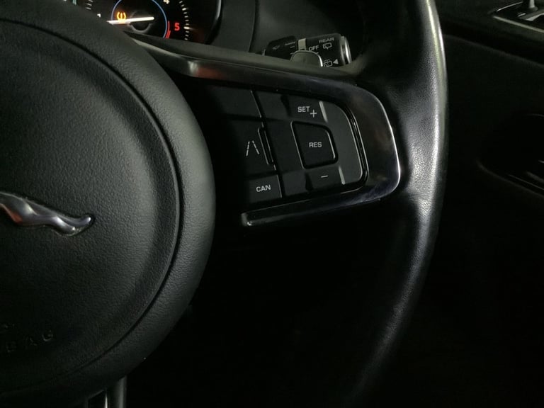 2018 Jaguar F-Pace 2.0 D180 R-Sport SUV 5dr Diesel Auto AWD Euro 6 (s/s) (180 ps) ESTATE Diesel A...