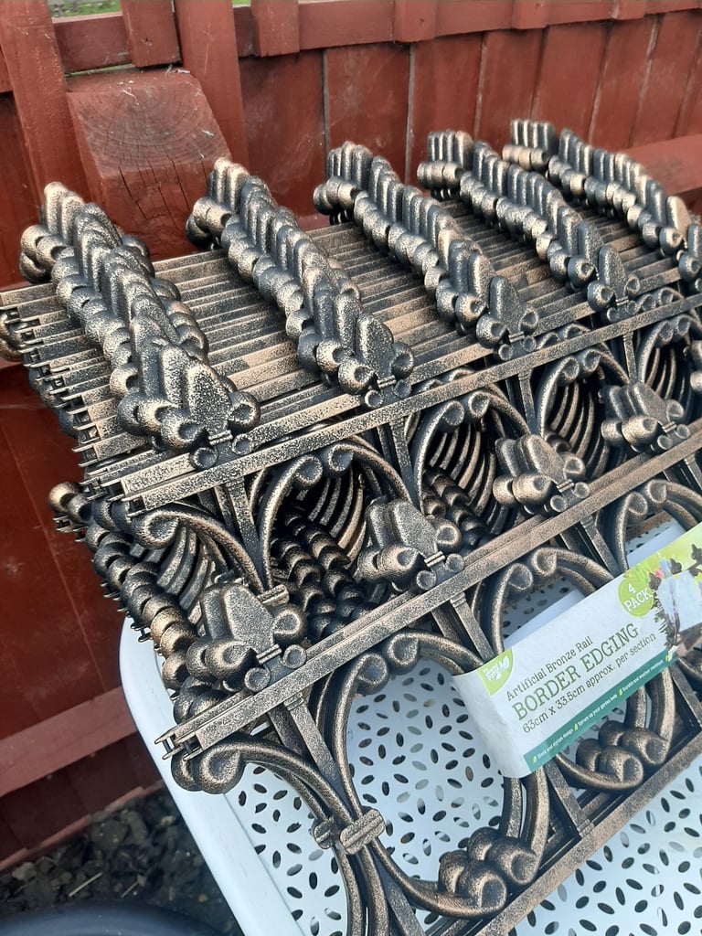 image for  PLASTIC GARDEN EDGE FENCE