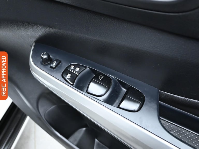 2021 Nissan Navara 2.3 dCi Tekna Pickup Double Cab 4dr Diesel Auto 4WD Euro 6 (190 ps) Pick Up DI...