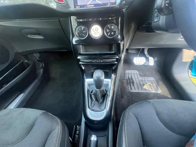 DS AUTOMOBILES DS 3 1.2 PureTech Elegance Blue rare automatic Petrol 2017