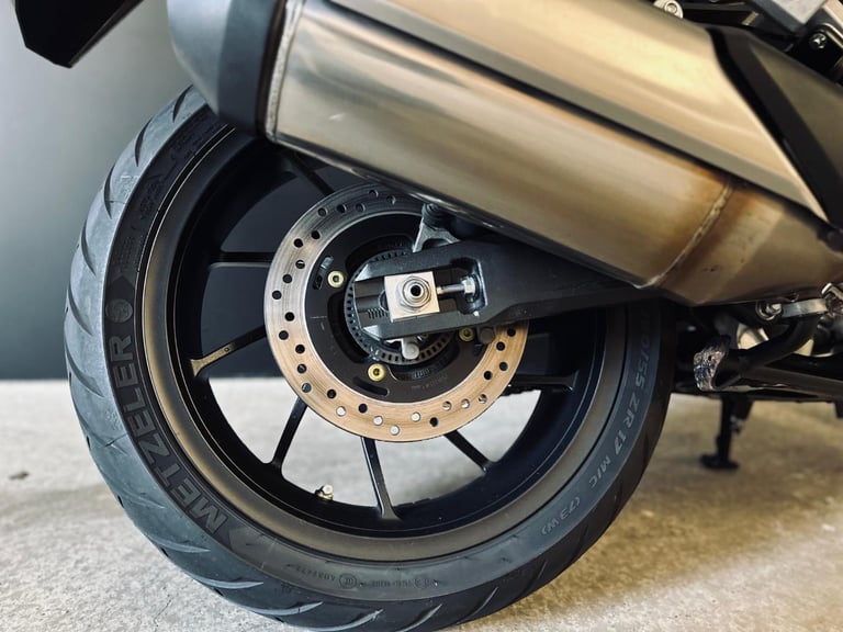 STUNNING ONE OWNER 2023/23 HONDA NT1100 MOTORCYCLE 