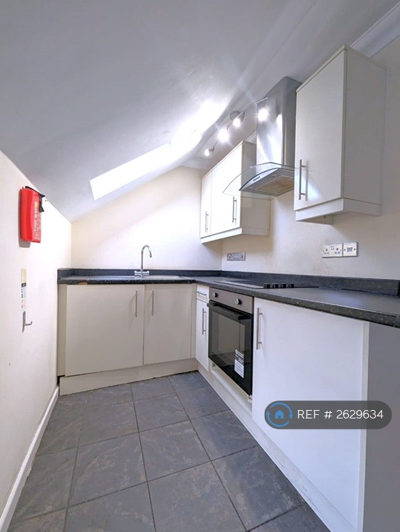 1 bedroom flat in Grove Road, Luton, LU1 (1 bed) (#2629634)
