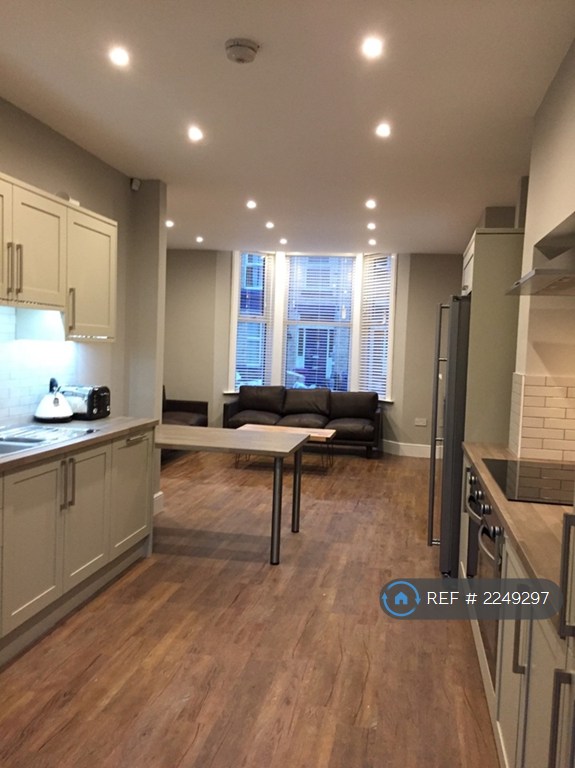 6 bedroom house in Gresford Avenue, Liverpool, L17 (6 bed) (#2249297)