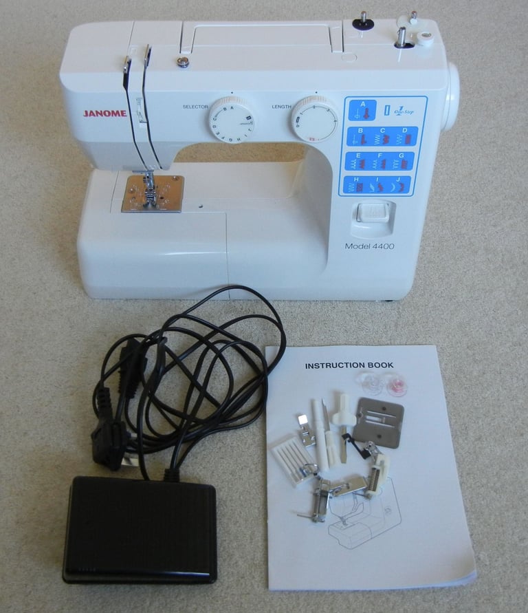 JANOME SEWING MACHINE MODEL 4400