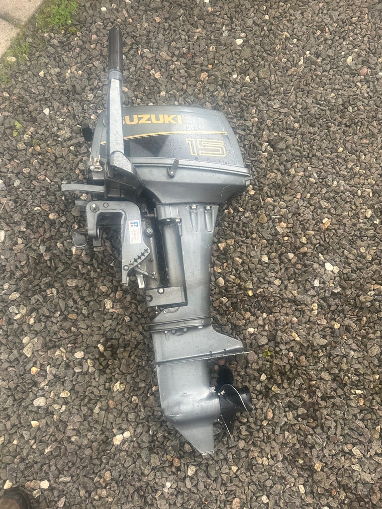 Suzuki 15hp outboard short shaft running and pumping water fine lightweight 2 stroke 