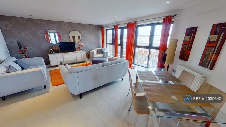 2 bedroom flat in Lochinvar Drive, Edinburgh, EH5 (2 bed) (#2650842)