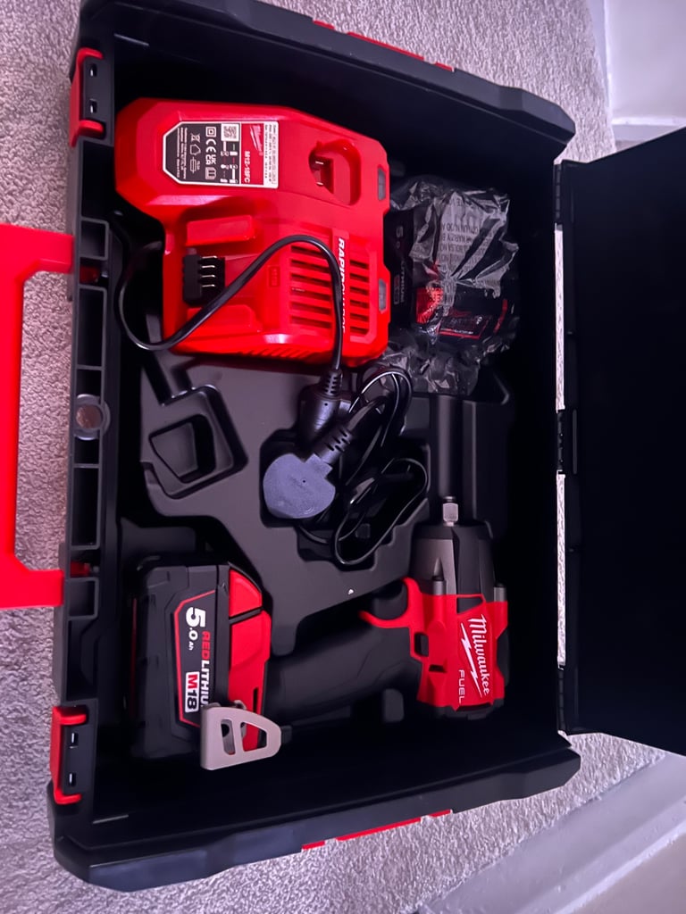Milwaukee M18 FMTIW2F12-502X 18V FUEL 1/2” Mid-Torque Impact Wrench Kit (2x 5.0Ah Batteries)