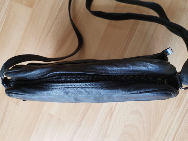 Genuine Leather Shoulder Bag~ 23cm x 16.5cm x 7cm ~Post available*