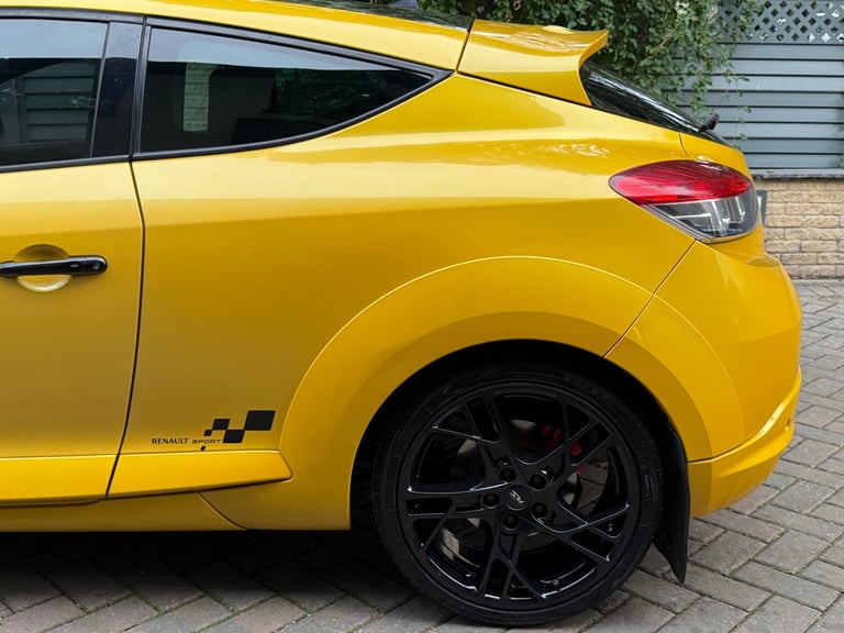 2016 Renault Megane 2.0 T 16V Renaultsport Nav 275 3dr - Liquid yellow - Trophy  COUPE Petrol Manual