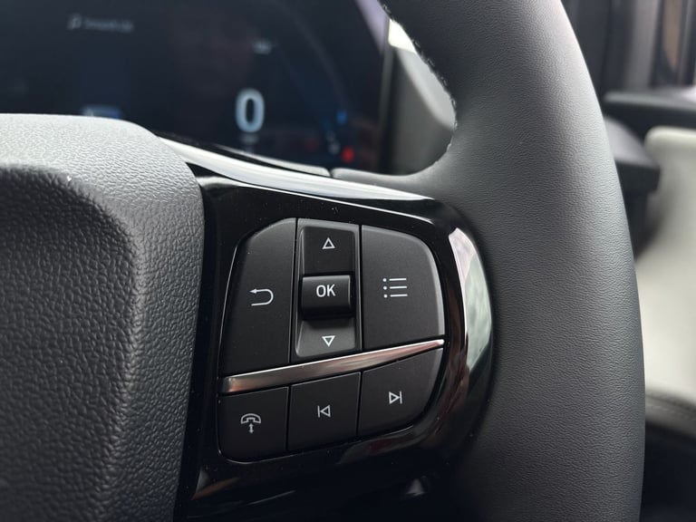 2025 Ford Puma Puma Gen-E Premium 5 Door 43 kWh Standard Range 1 Speed Automatic 5 Door ELECTRIC ...