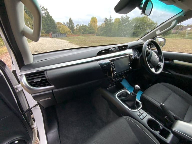 2021 Toyota Hilux 2.4 D-4D Invincible Pickup Double Cab 4dr Diesel Manual 4WD Euro 6 (s/s) (1 PIC...