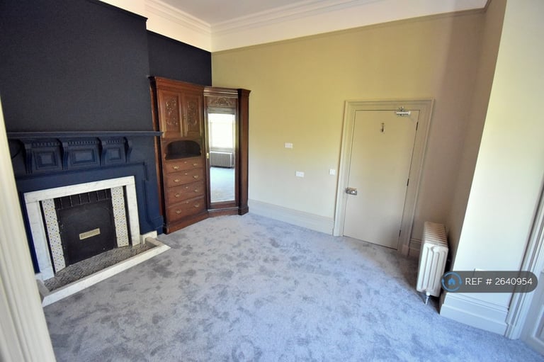 2 bedroom flat in Allcroft Road, Reading, RG1 (2 bed) (#2640954)