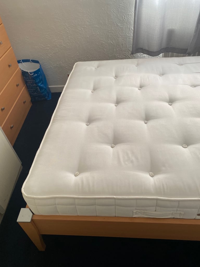King size bed 