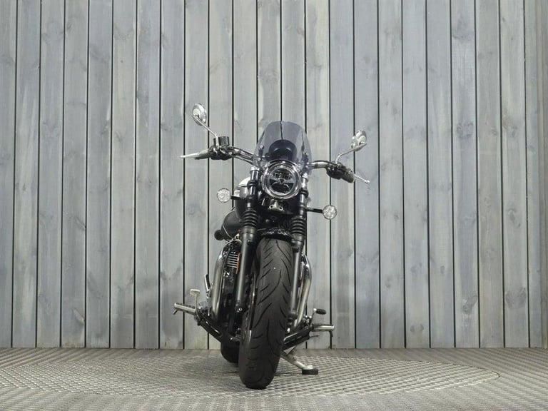 2018 P TRIUMPH SPEEDMASTER 1200