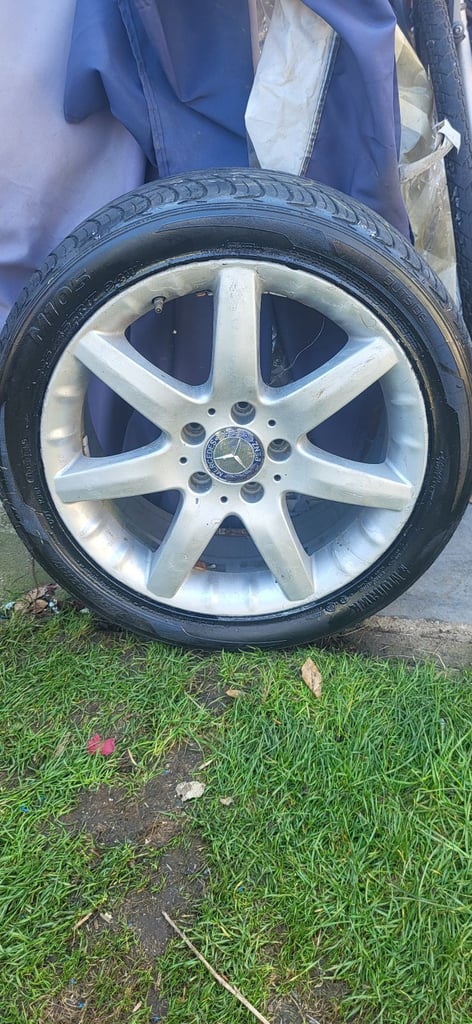 image for Mercedes AMGwheels 17s 245 on one 225 on the other two