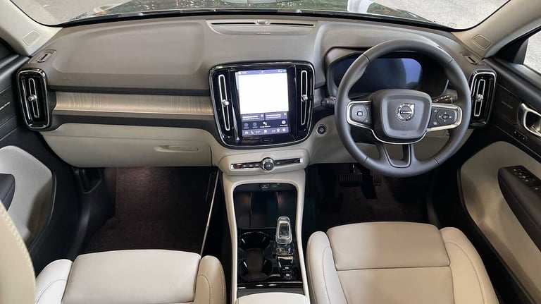2025 Volvo XC40 2.0 B4P Ultra Dark 5dr Auto SUV Petrol Automatic