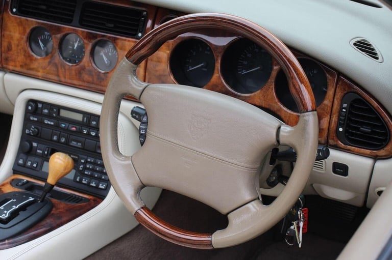 JAGUAR XK8 4.0 2dr 2001