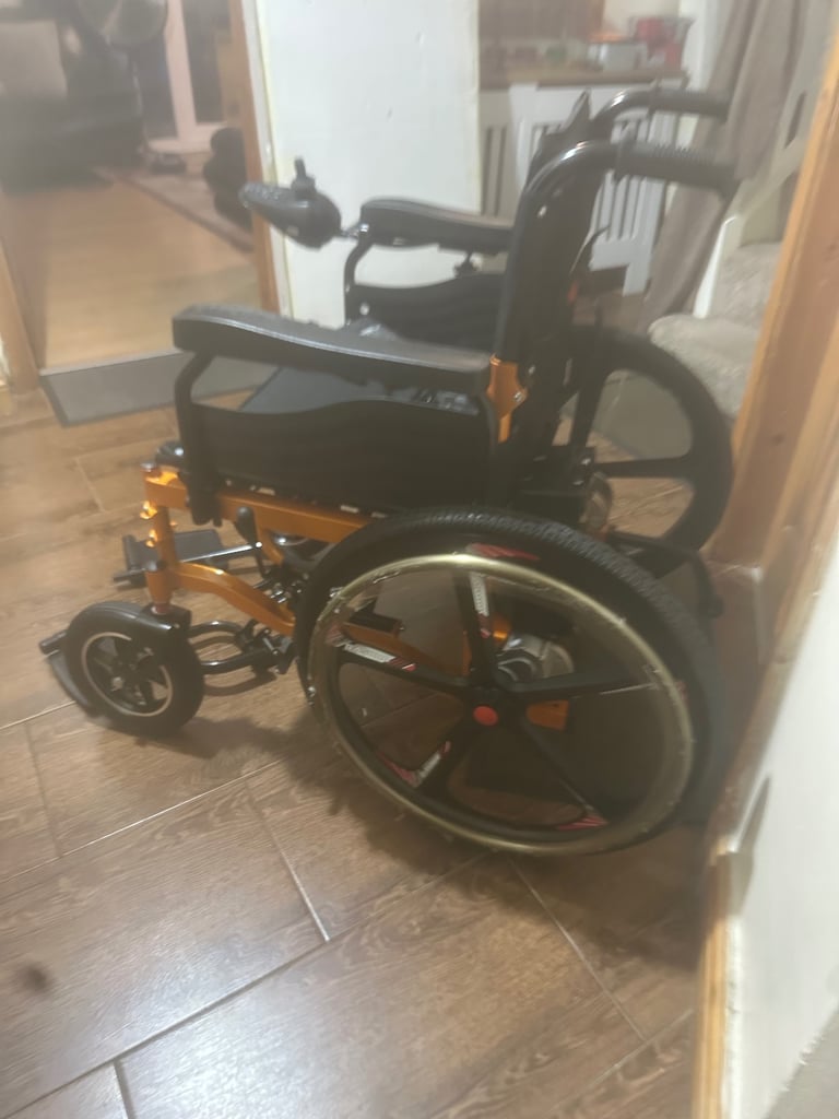 Electric wheelchair 