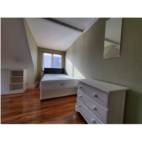 Large Loft Room With Balcony in Lynton Road, North Acton, W3 9HJ *** ALL UTILITY BILLS INC***