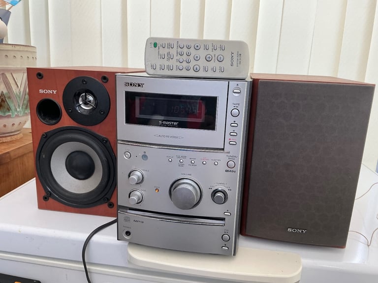 Sony mini hi fi with turntable & remote control 