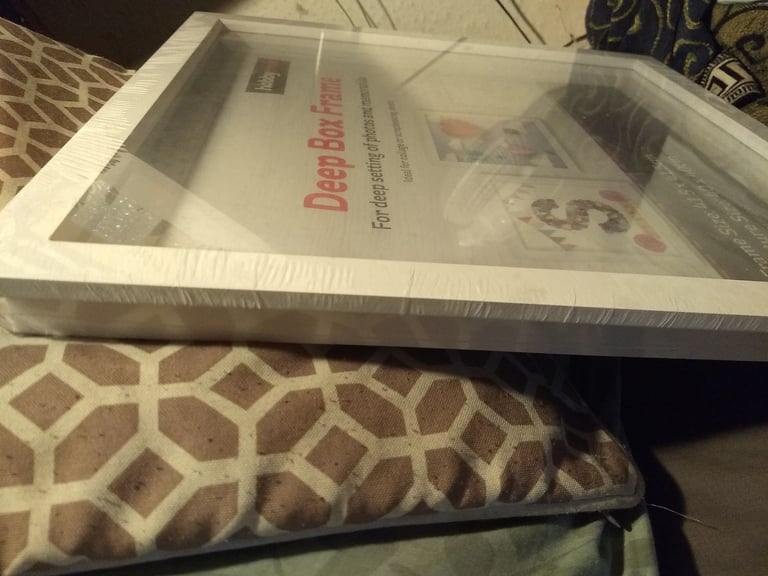 Deep box frame by hobbycraft (New sealed) 40x40cm