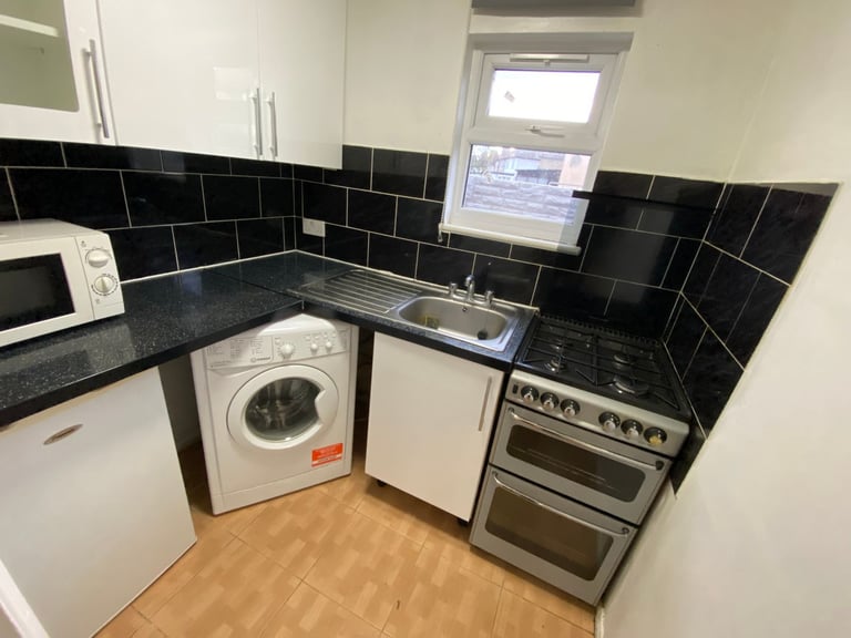 Beautiful One Bedroom Ground Floor Flat On Ivy House Rd RM9, Bills Including (Gas, Elec, Water).
