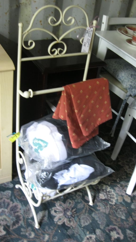 image for MODERN WHITE METAL TOWEL RACK - SHELVING. VIEWING / COLLECTION AVAILABLE