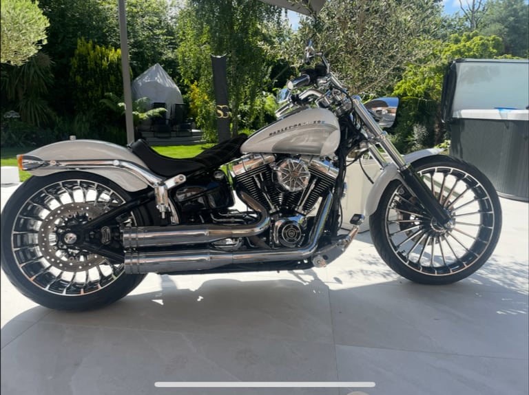 image for Harley-Davidson, SOFTAIL BREAKOUT, 2015, 1690 (cc)