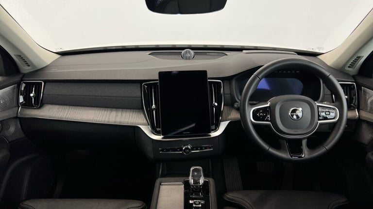 2025 Volvo XC90 Ultra, T8 AWD Plug-in hybrid, Dark, 7 Seats (BLIS, Panoramic Sunroof) Estate Petr...