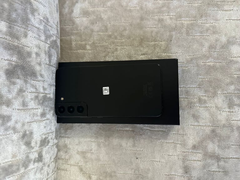 Samsung Galaxy S22 plus 5g 128gb £220 256gb £250 unlocked with warranty