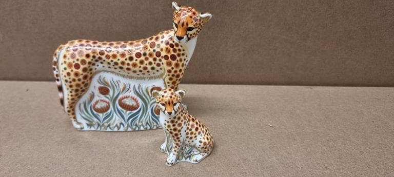 image for Royal Crown Derby Cheetah and Cub Paperweight 