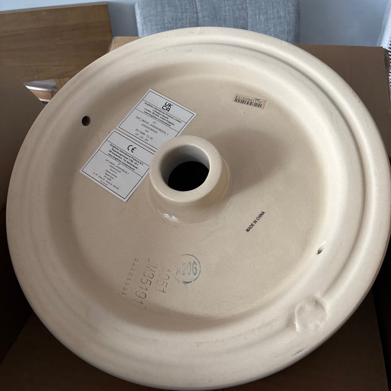 Ceramic countertop basin