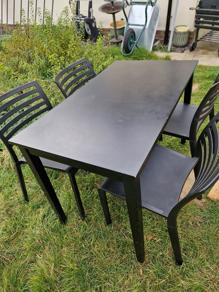 Julian bowen black wooden dining table +4 chairs